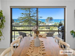 Tradewinds Oceanview Apartment